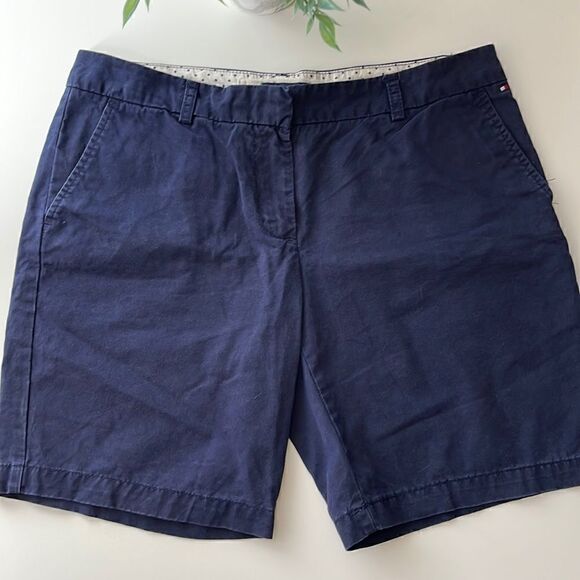 Tommy Hilfiger cotton navy blue khaki shorts.  Size 8. - Picture 1 of 5